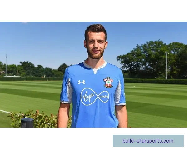 南安普顿俱乐部宣布新赛季阵容调整 多名新援加盟增强实力